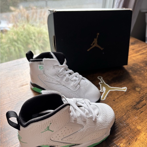 Jordan MVP TD Shoes - White with Green Highlights - Picture 2 of 9